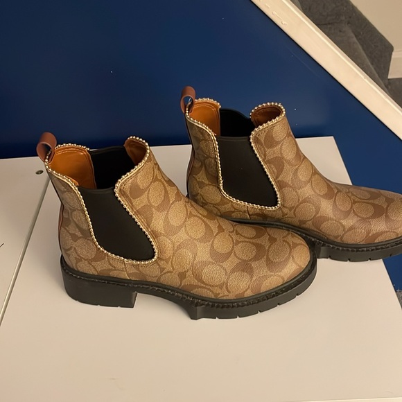 Coach ankle high shoe boots - Picture 2 of 5